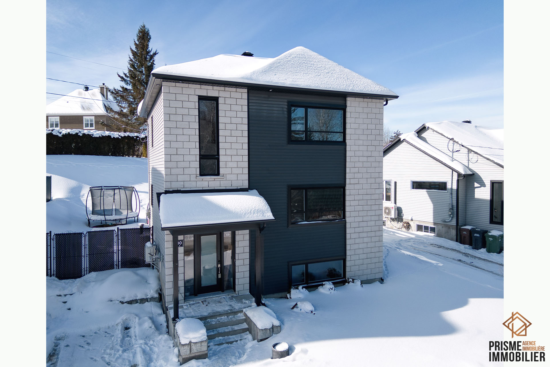 Superbe maison à vendre à Sherbrooke . Cette maison à vendre à Sherbrooke  vous intéresse? Contactez un de nos courtiers immobiliers pour plus d'information sur cette maison à vendre au 880 Rue Roger-Caron Sherbrooke (Fleurimont) (Estrie), Québec, J1E0L4