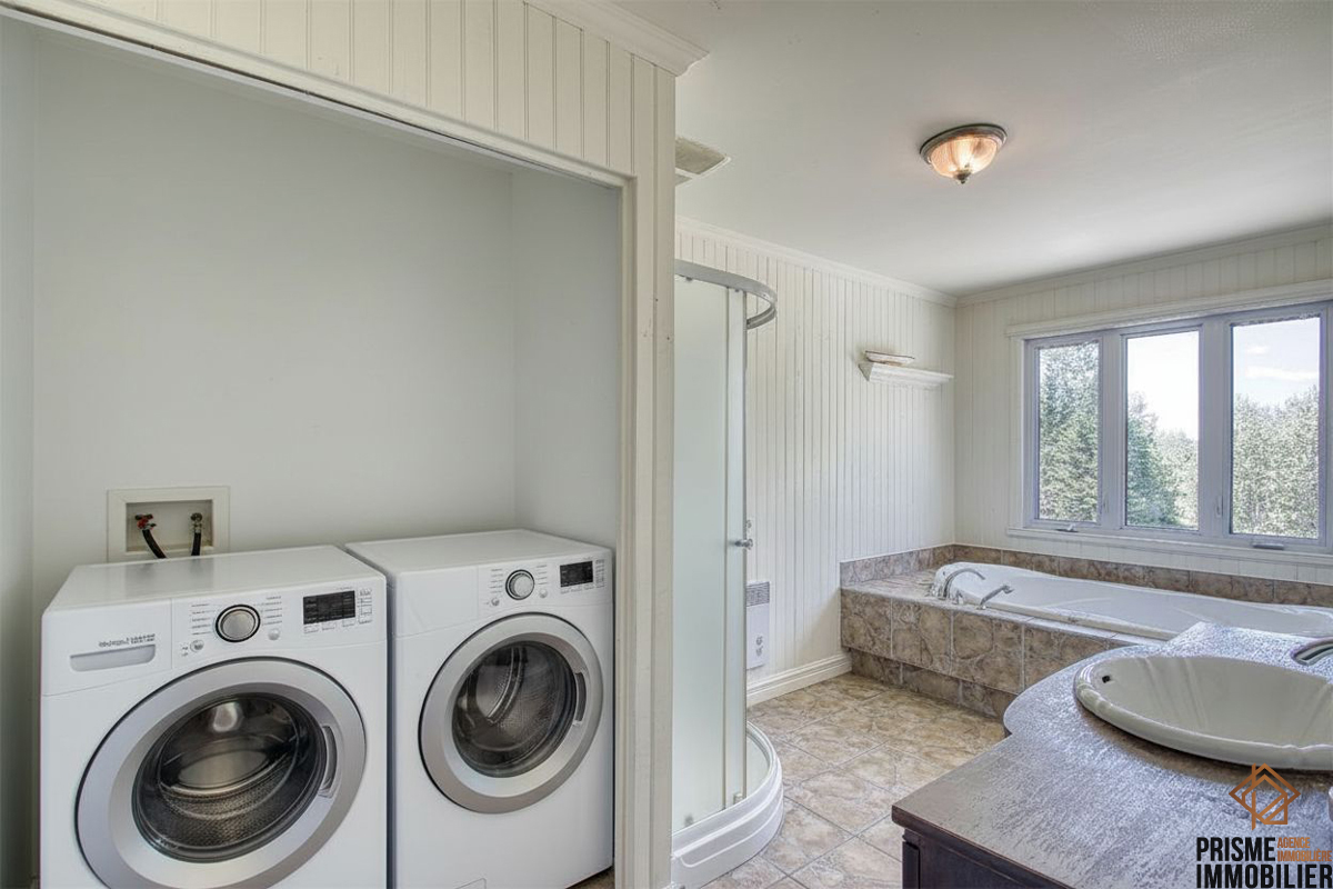 Superbe maison à vendre à Chartierville. Cette maison à vendre à Chartierville vous intéresse? Contactez un de nos courtiers immobiliers pour plus d'information sur cette maison à vendre au 130A Ch. St-Paul Chartierville (Estrie), Québec, J0B1K0